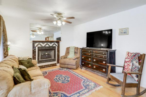 Peaceful Home with Yard 13 Mi to Downtown Houston!
